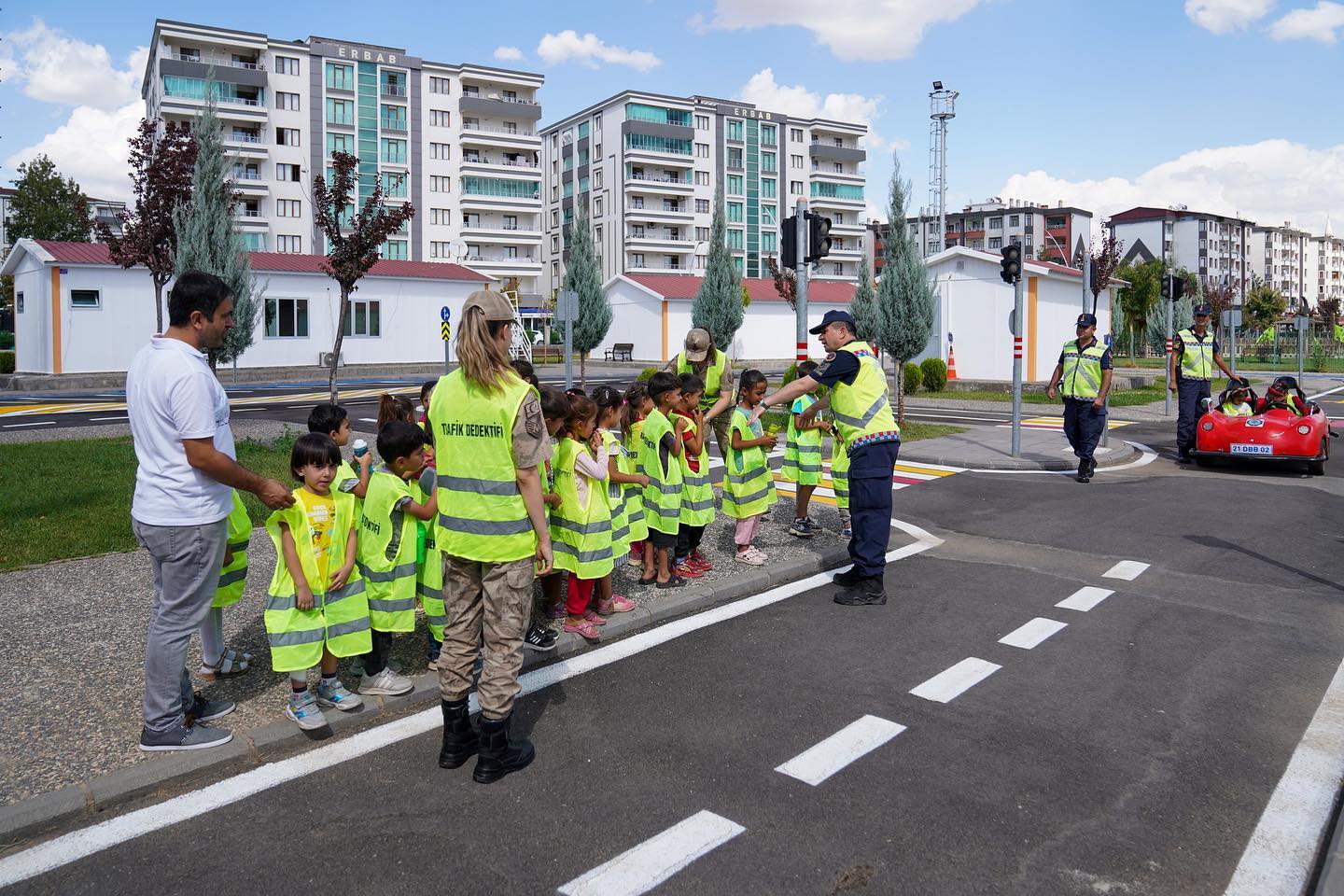 Diyarbakır'da Öğrencilere Uygulamalı Trafik Eğitimi