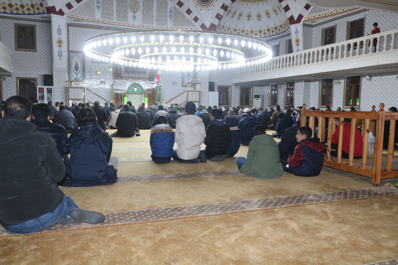Miraç Kandili münasebetiyle Bismil ilçe Müftülüğü tarafından merkez Fatih Camiinde kandil programı düzenlendi.